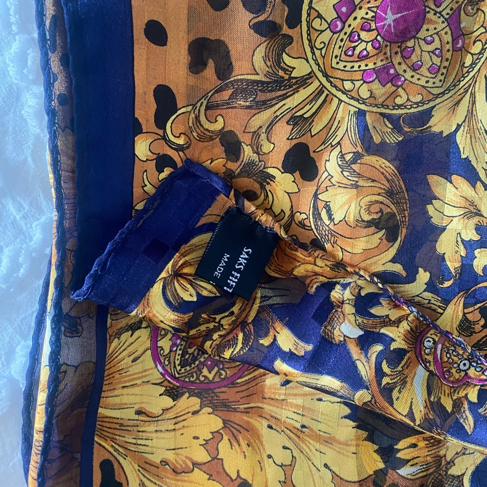 Pre-Owned Printed Rectangular Mixed Silk Scarf. - image 3